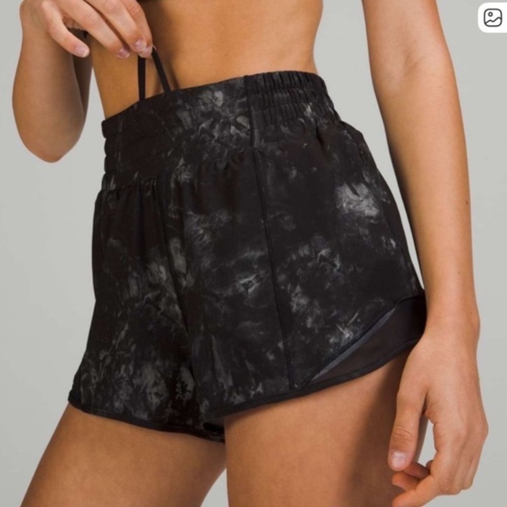 Lululemon Size 10 Hotty Hot Shorts Lined Black Aquila Multi Athletic Gym Workout